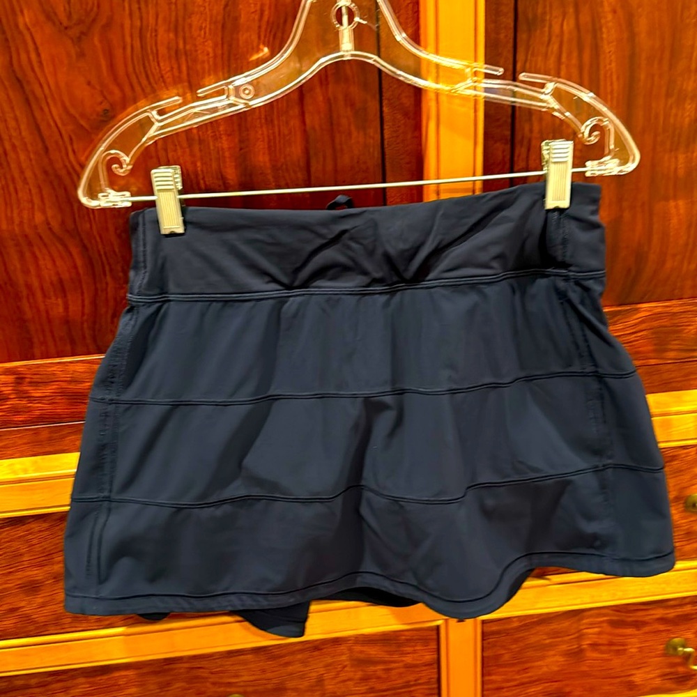 Lululemon navy athletic skort with shorts size 8 long not regular length